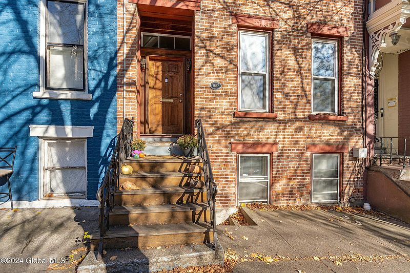 4th image of 299 Hudson Avenue