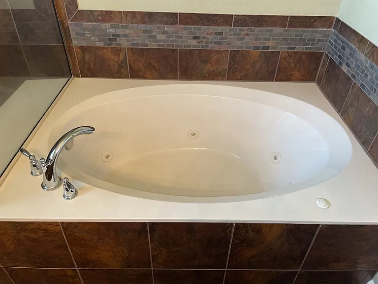 2409 Dovetail St — Photo 39
