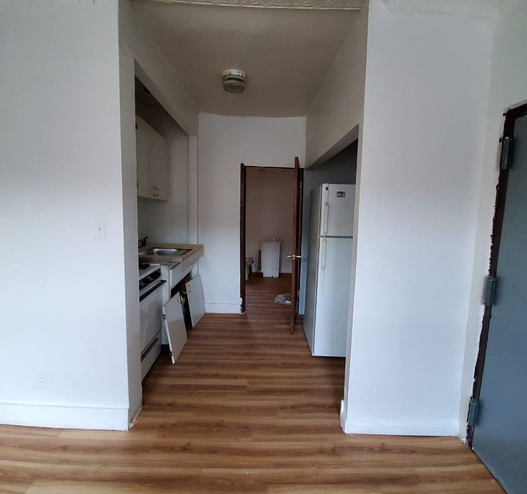 2nd image of 1148 Saint Johns Pl APT 9