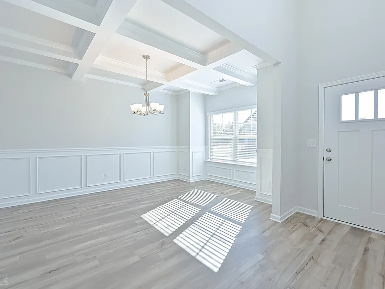303 Eleanora Xing — Photo 3