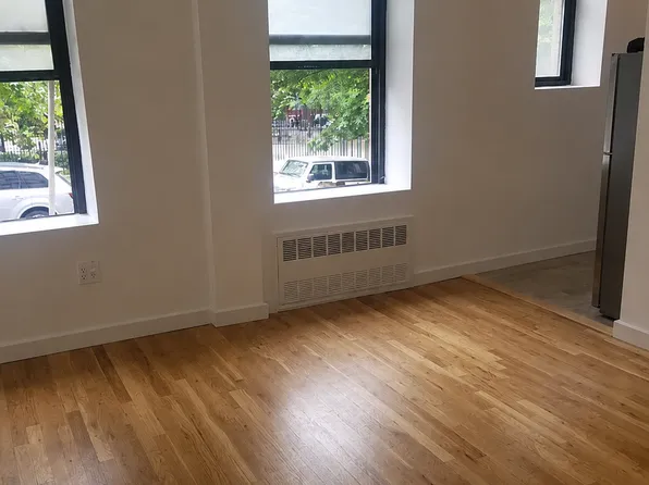 1469 Lex Avenue image 1 of 7