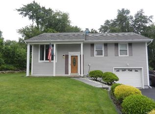 4 Pike Pl, Mahopac, NY 10541