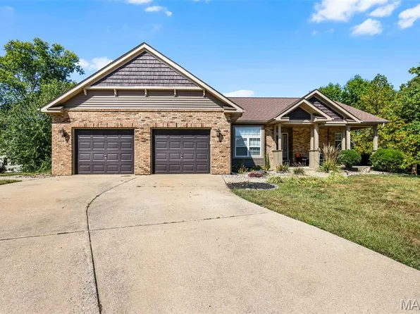 7 Colleen Dr, Edwardsville, IL 62025