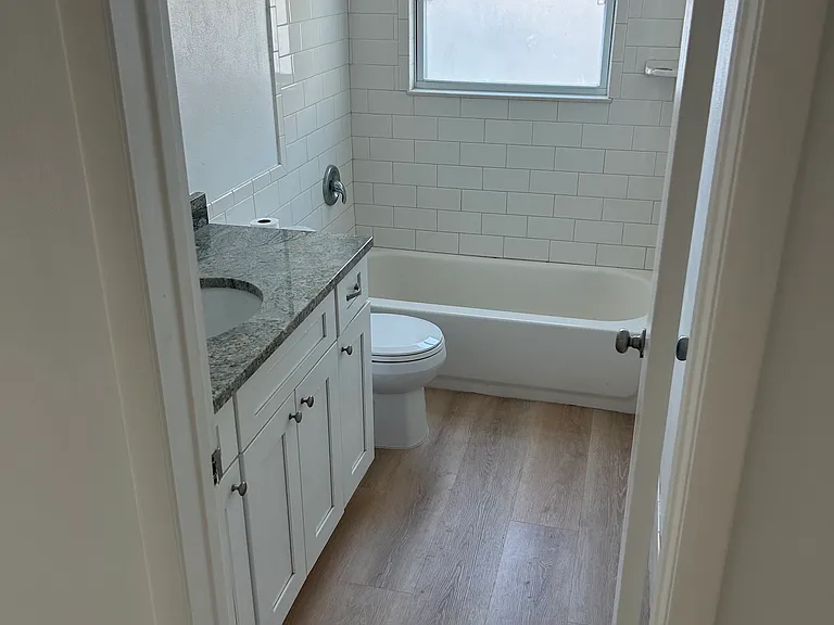 2247 Claiborne Dr — Photo 12