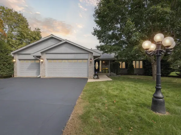 2584 Circle Dr, Belvidere, IL 61008