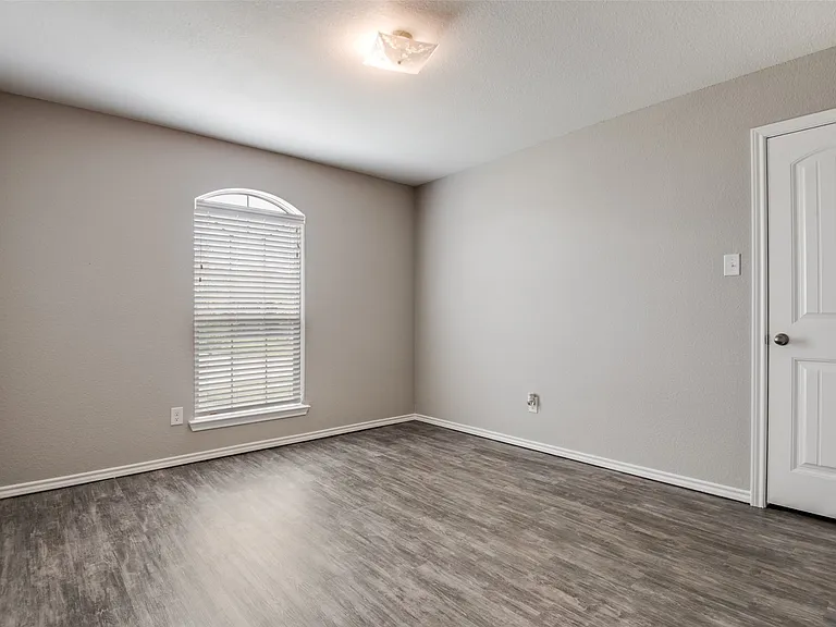 519 Long Prairie Dr — Photo 9