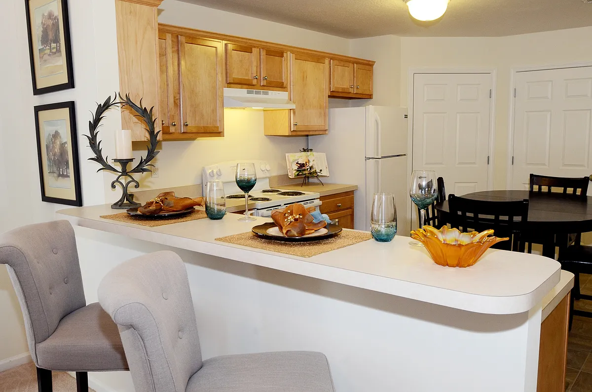 Spacious Kitchens with Breakfast Bar and Room for a Table - Redwood Perrysburg Fort Meigs Rd