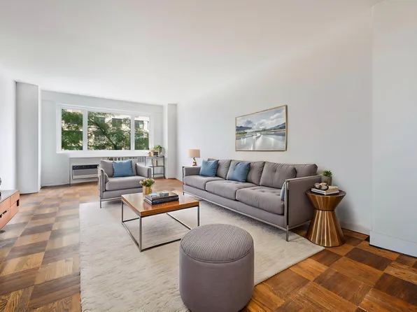30 West 60th Street image 1 of 17