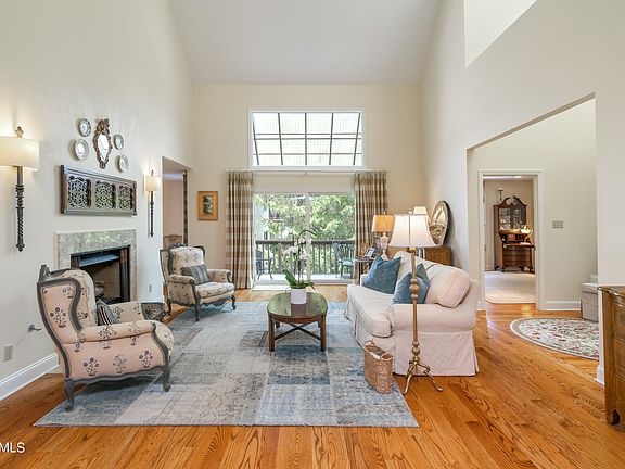 4th image of 1264 Calais Ct
