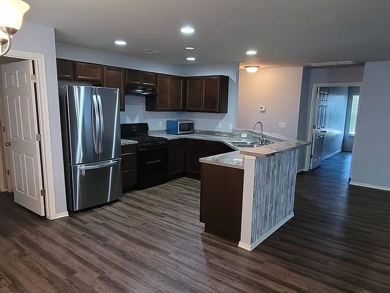 1101 Ironstone Dr — Photo 7