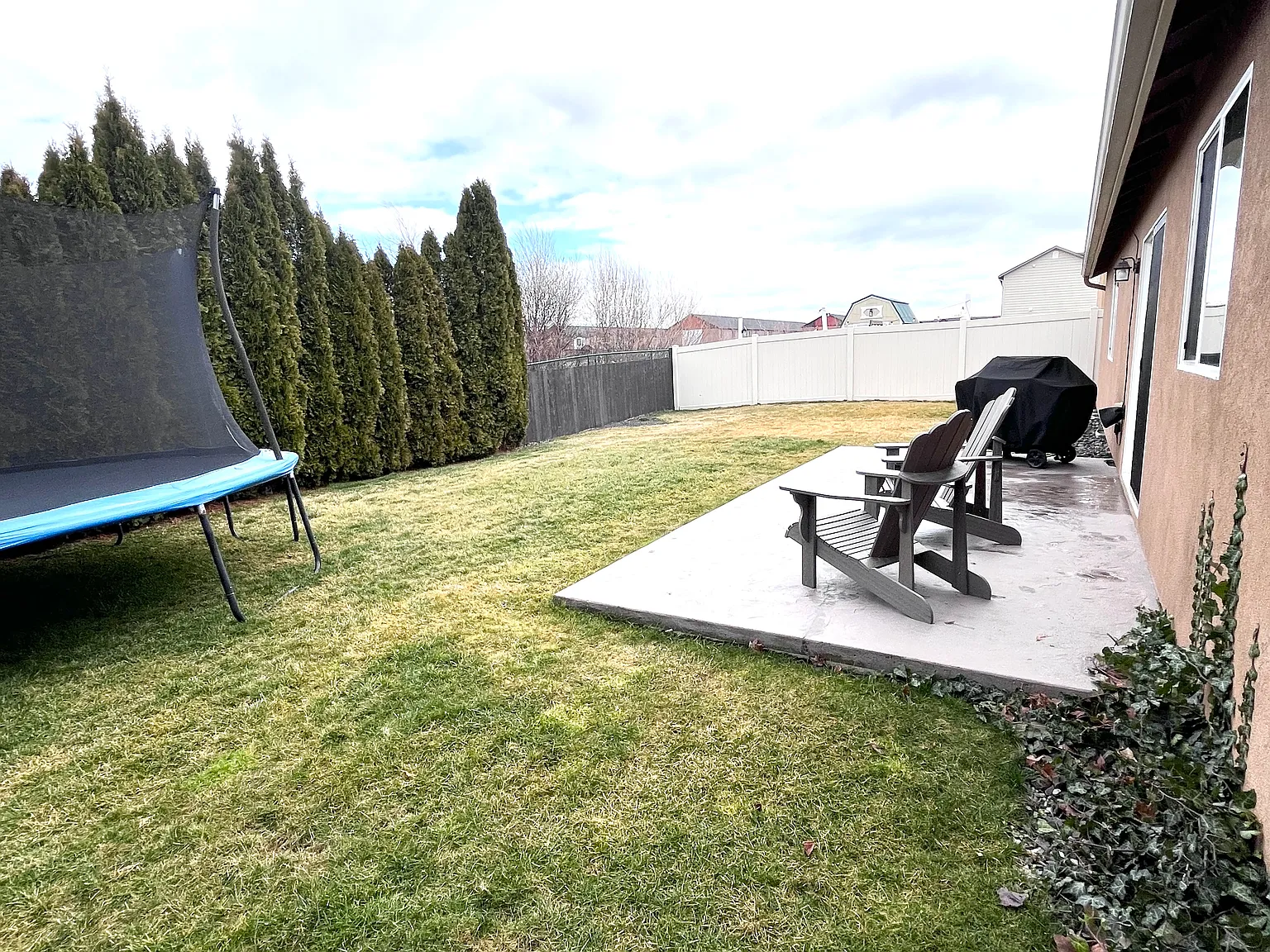 3 bed, 1266 sqft, $2,100 — Photo 2