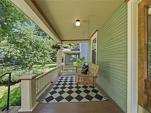 4th image of 817 Maine St