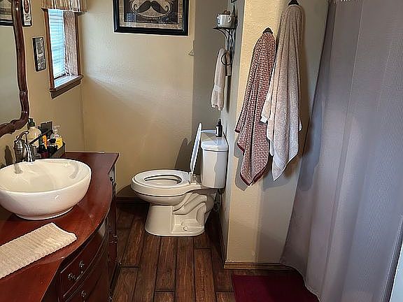 5th image of 1908 Flynn St