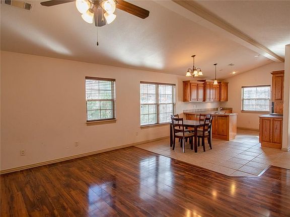 5th image of 14 Lothian Dr