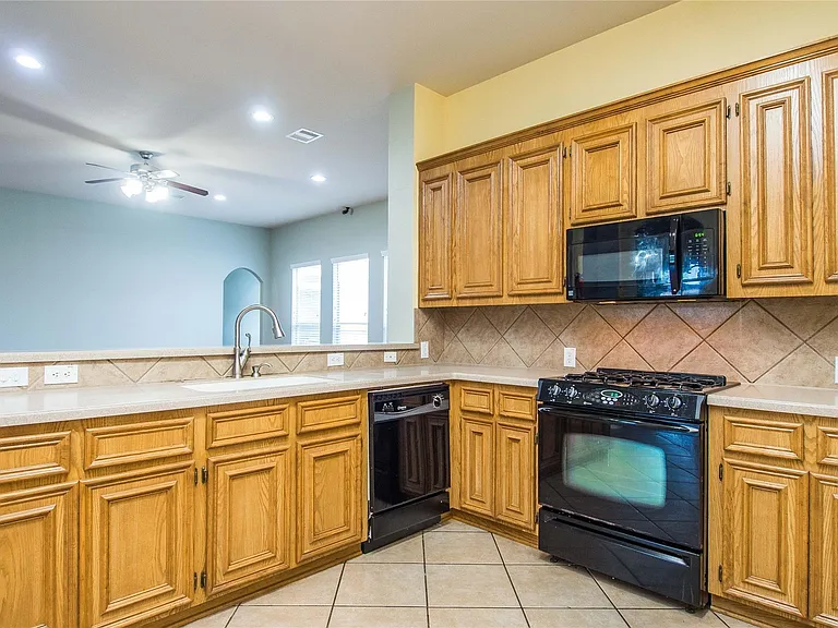 8847 Distant Woods Dr — Photo 12