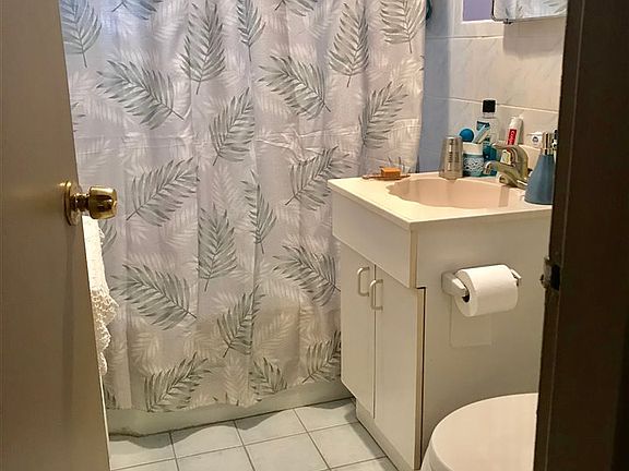 5th image of 40 Glenwood Ave APT 2H