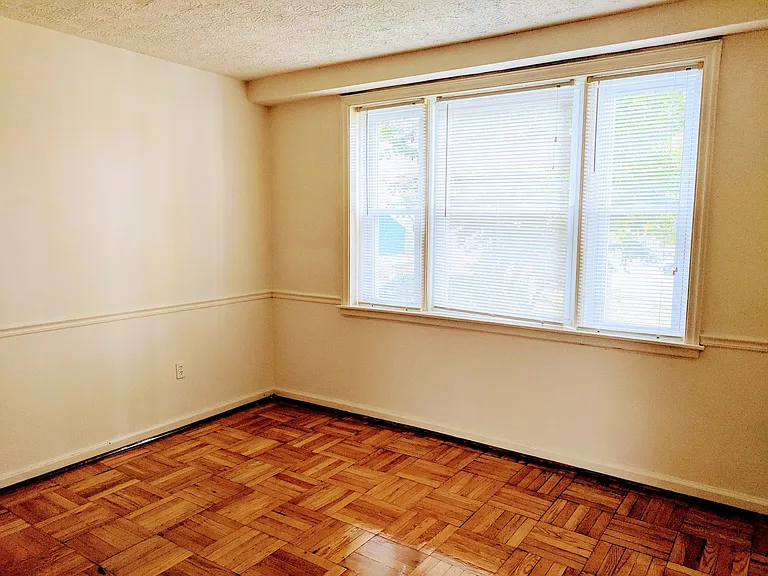 2702 Kensington Avenue — Photo 5