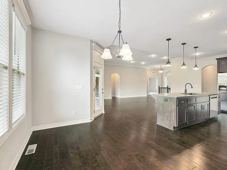 1301 NE Country Ln — Photo 9