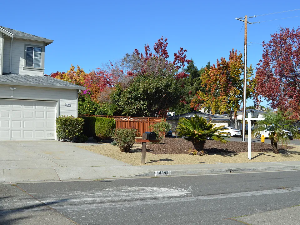 24549 Eden Ave