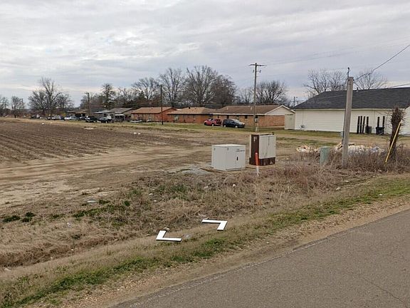 2nd image of 5 Lincoln Dr