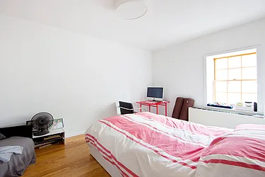 Rented by R New York