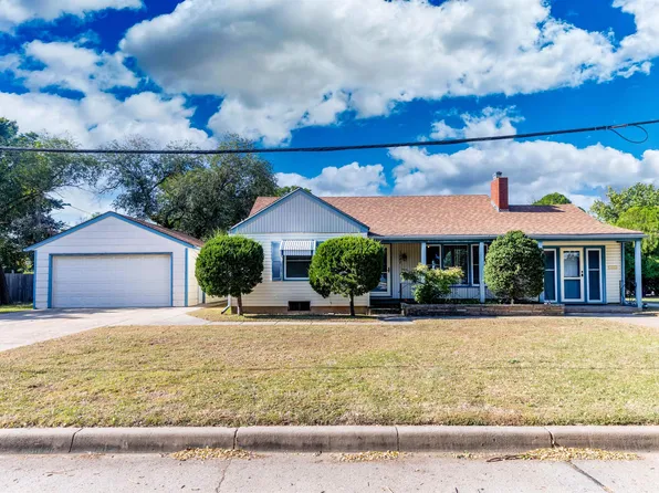 1107 S George Washington Dr, Wichita, KS 67211