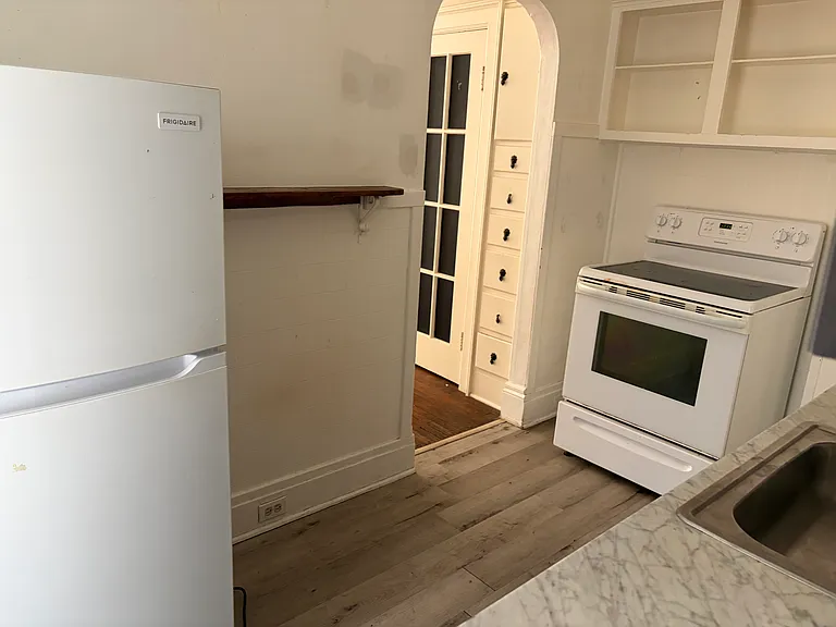 462 W Delavan Ave — Photo 7