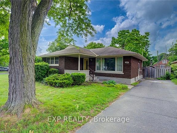 3rd image of 244 Royal St