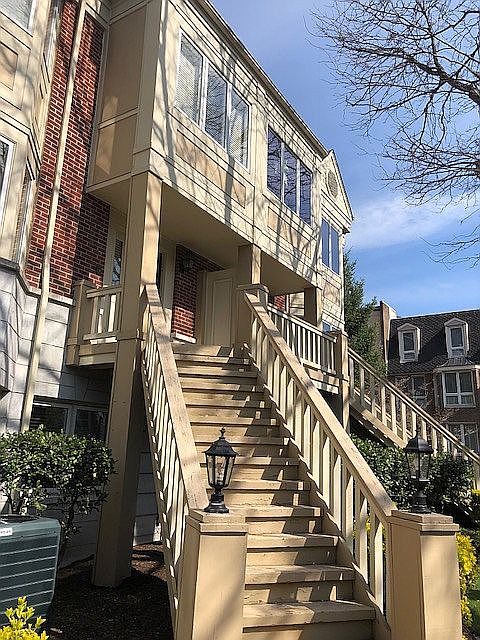 1st image of 30 Lenox Ct #30