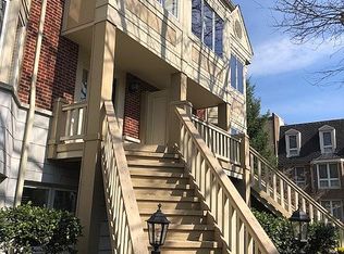 30 Lenox Ct #30, Fort Lee, NJ 07024