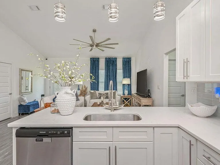 150 E Hibiscus Ave — Photo 11