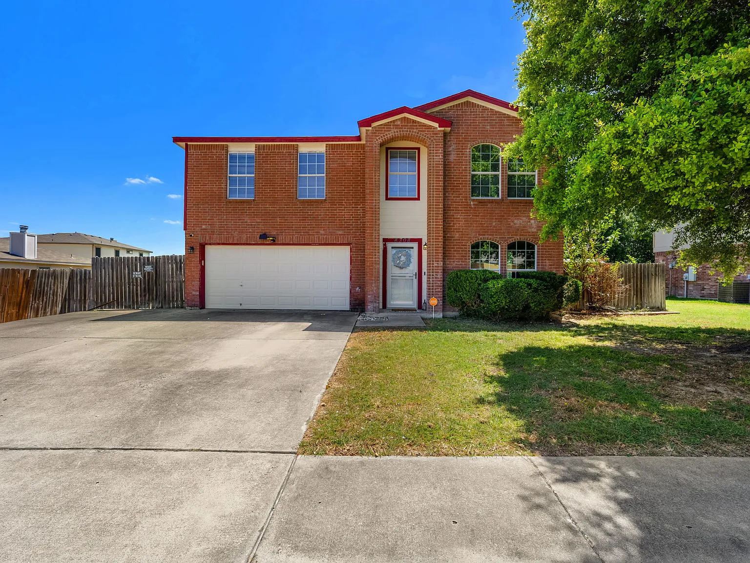4 bed, 2350 sqft, $1,850 — Photo 2