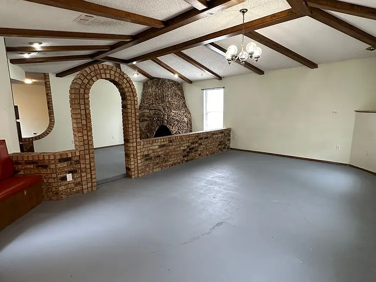 1021 W Yucca Ave — Photo 8