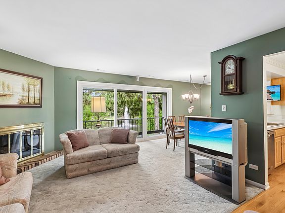 3rd image of 1320 Cass Ln W APT 201