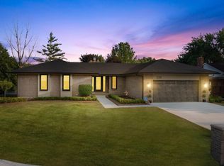 239 Slade Ct, Rochester Hills, MI 48307