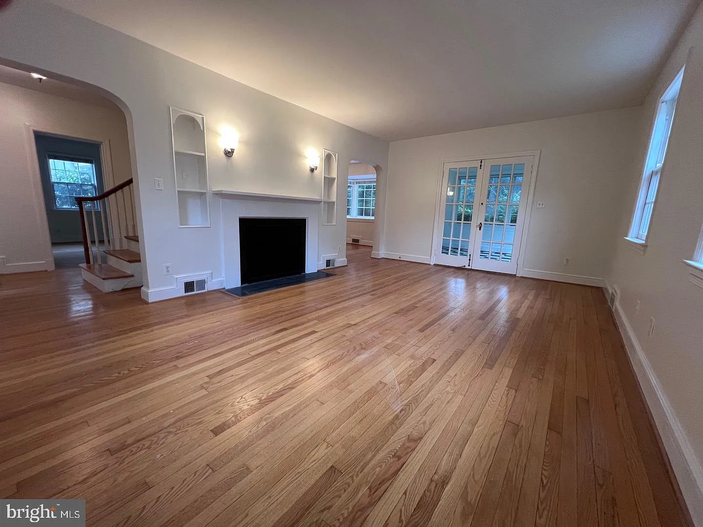 4 bed, 2.5 bath, 2573 sqft, $4,695 — Photo 3