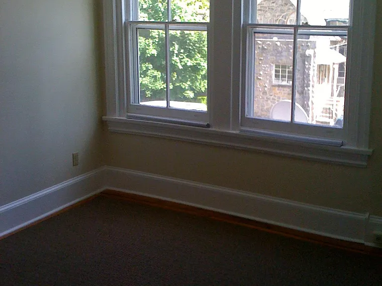 209 Grayling Ave — Photo 9