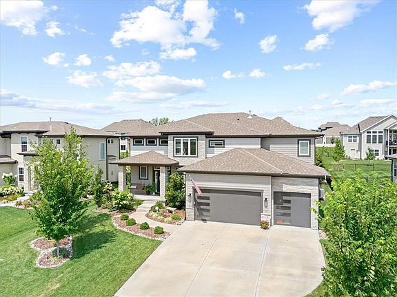 2nd image of 2114 NW Killarney Ln
