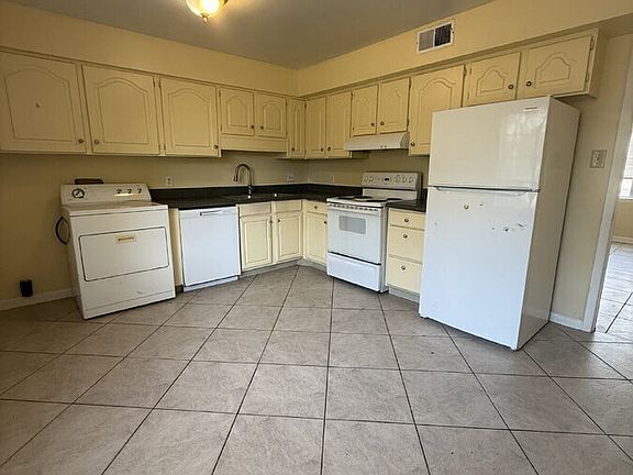 5th image of 122 Woodhouse Ln APT A