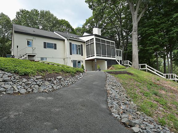 3rd image of 437 Crescent Ave