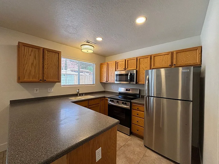 696 N 600 W #B — Photo 3