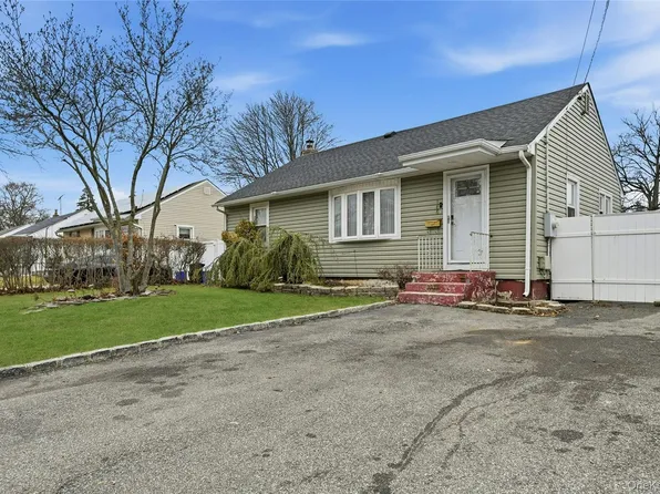 135 Cumberbach Street, Wyandanch, NY 11798