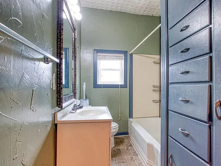 813 N Burford Ave — Photo 5