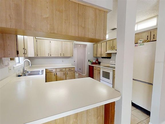 5th image of 1084 E Normandy Blvd