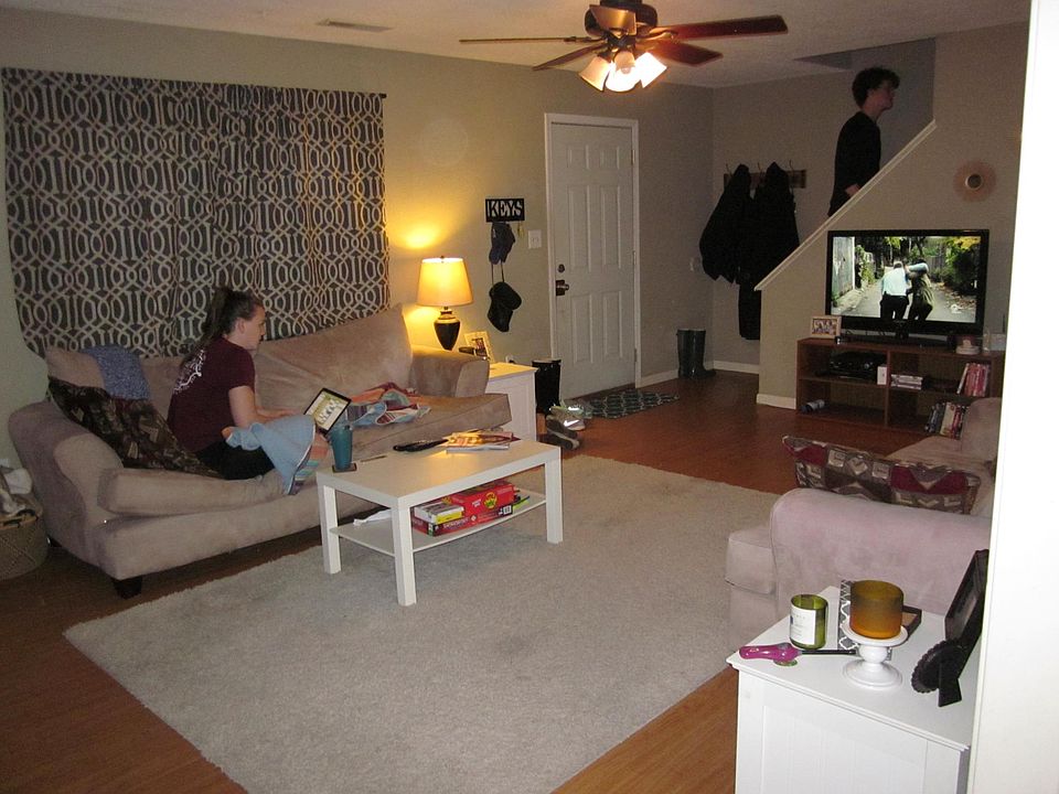 1st image of 405 Mimosa Ct APT 3