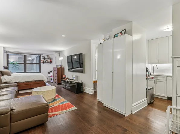 305 East 40th Street image 1 of 16