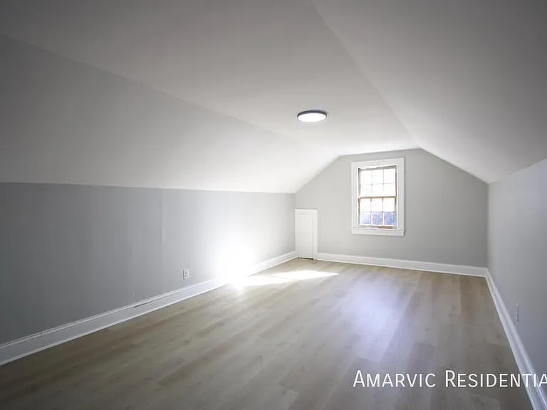 1602 Waverly Ave — Photo 15