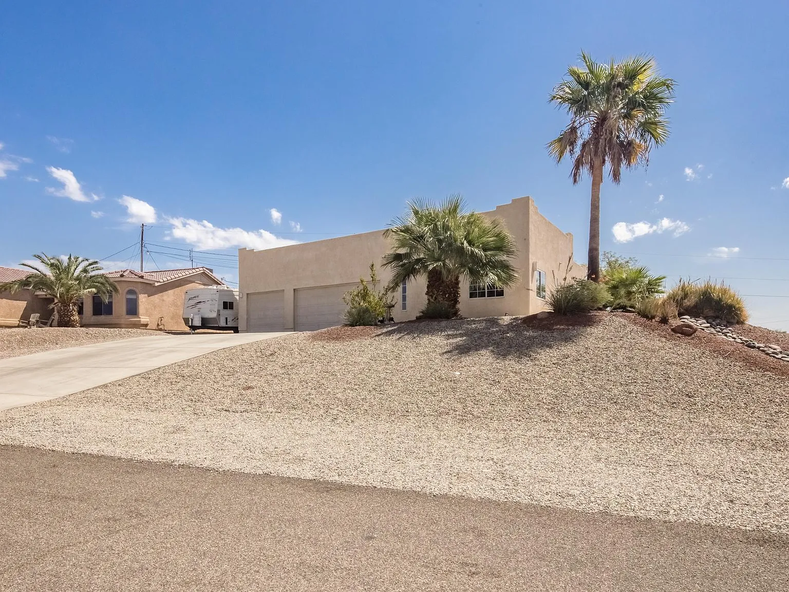 784 Cactus Dr — Photo 3