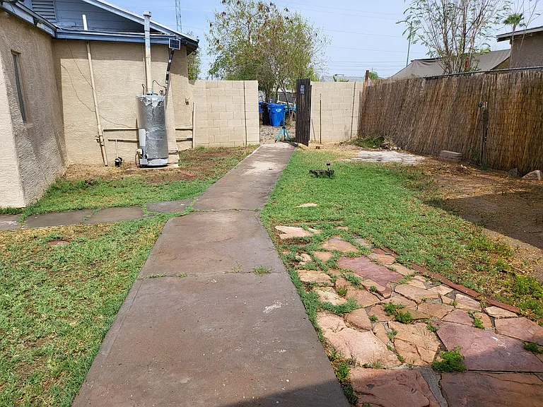 2117 W Hadley St — Photo 81