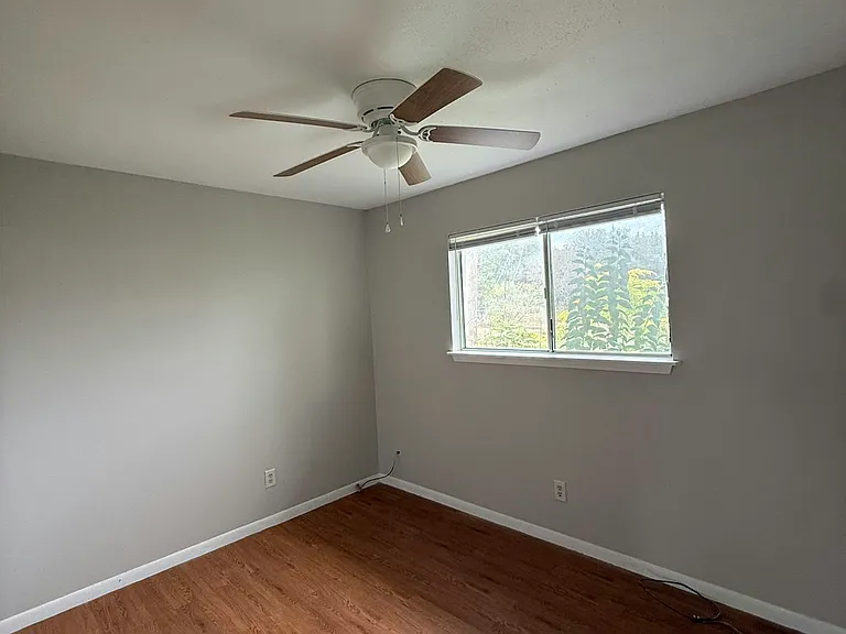1690 Hofheinz St #B2 — Photo 4
